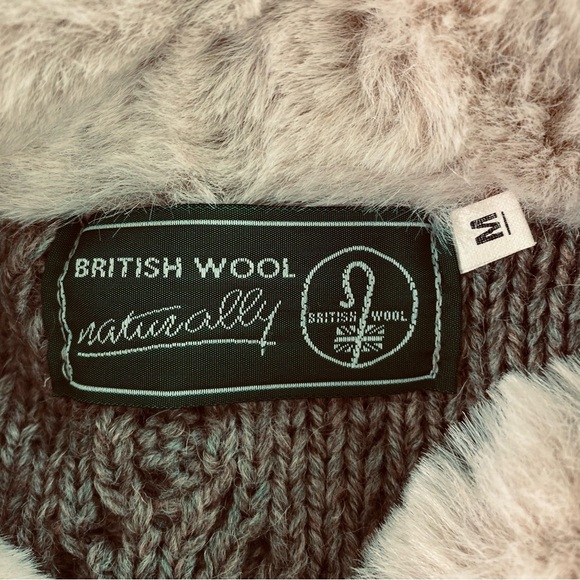 British Wool Naturally Chunky Cable Knit Sweater Faux Fur Collar & Cuff (Size M) - Picture 9 of 11
